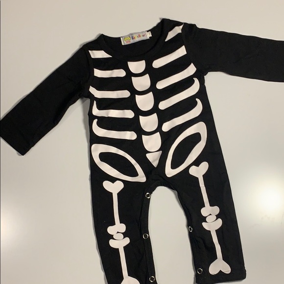 Halloween skeleton onesie and bib - Picture 2 of 5